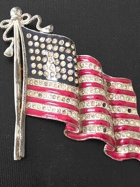 VTG WWII 48 State Pot Metal Rhinestone Patriotic American Waving Flag Brooch
